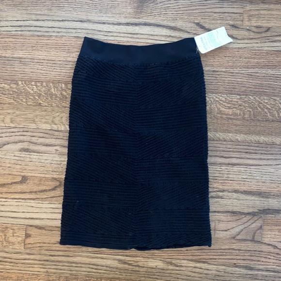 Dresses & Skirts - black stretchy textured elastic skirt